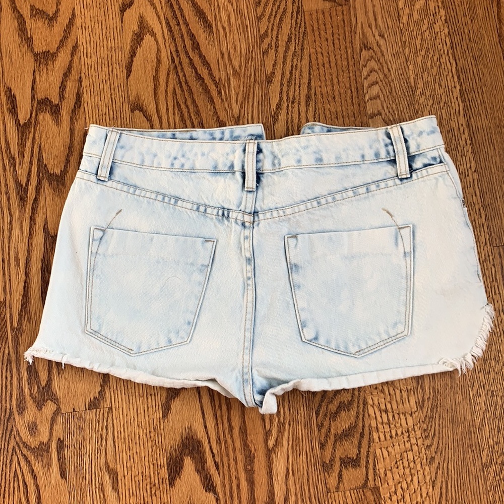 Shorts - Picture 2 of 3